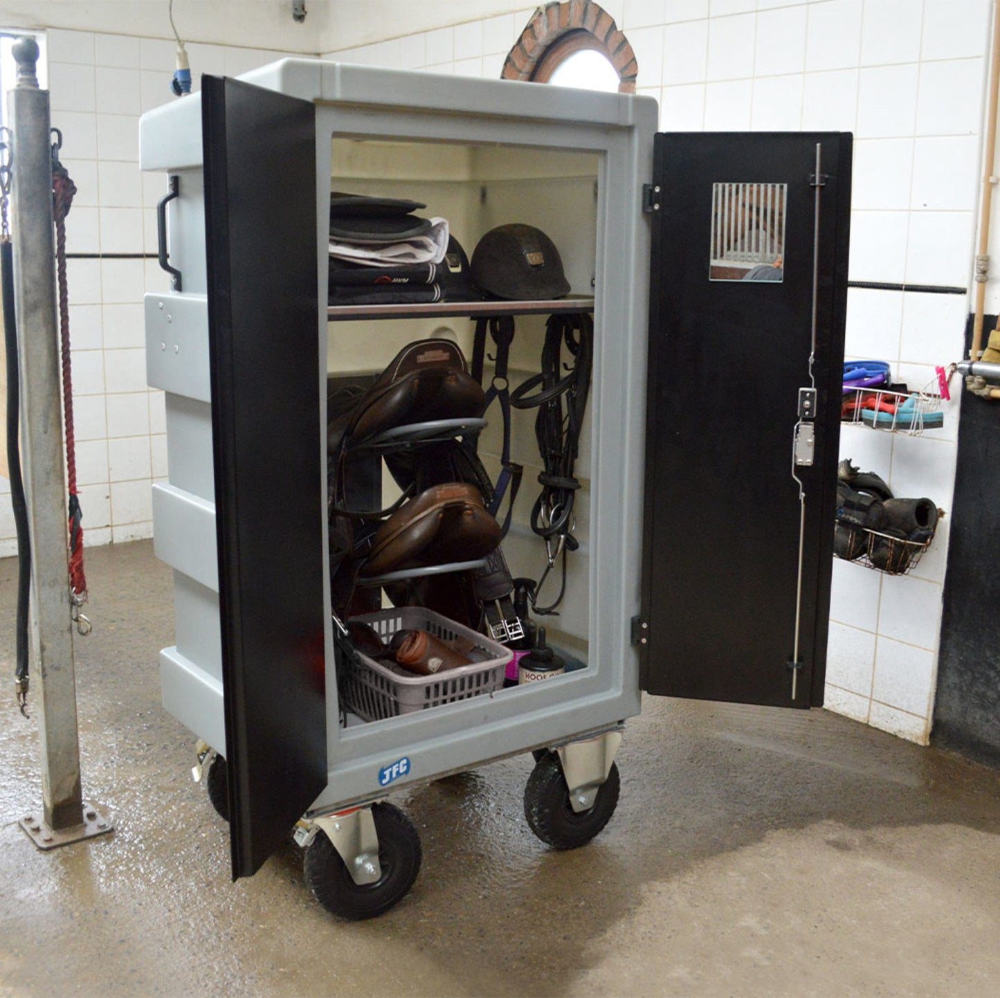 Mobiler Sattelschrank – Ordnung & Schutz Profiqualität für unterwegs!