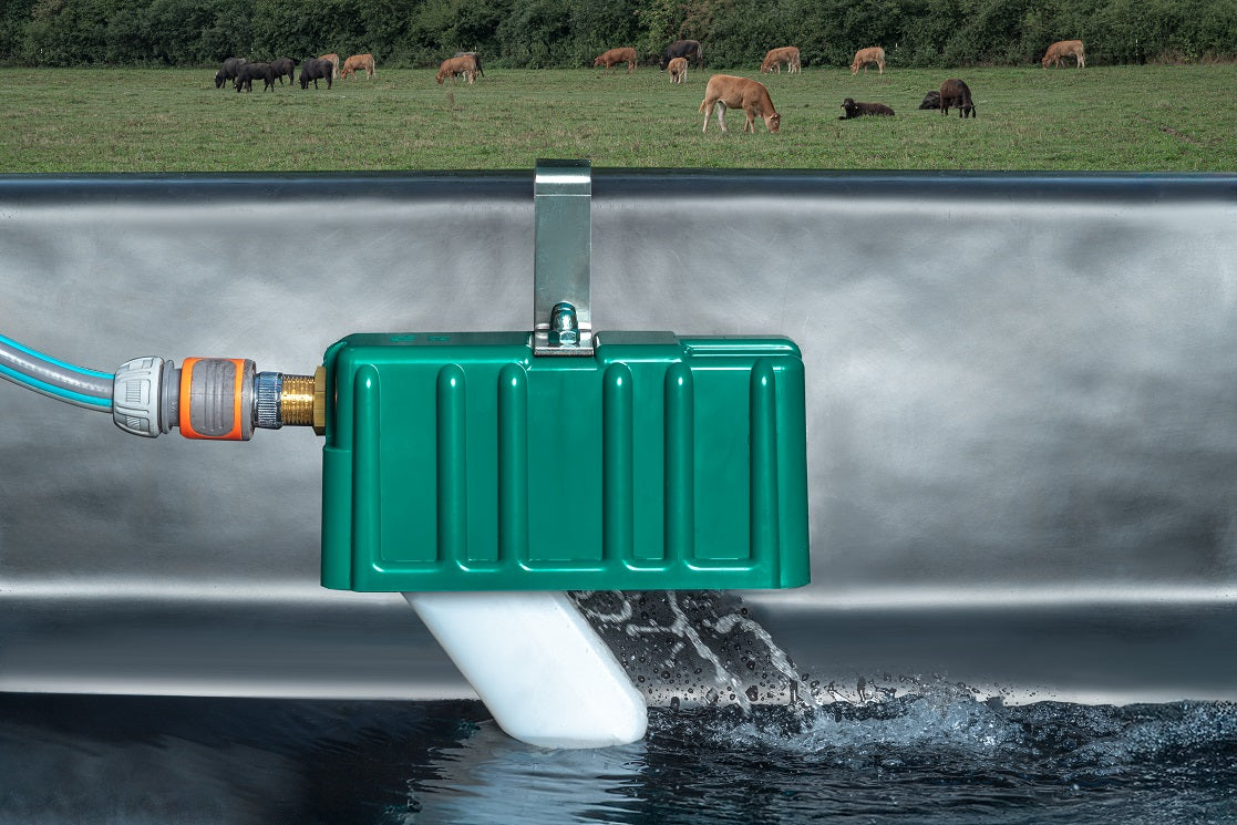 Einhängeweideventil / Autotanker als Tränke für jeden Behälter auf der Weide