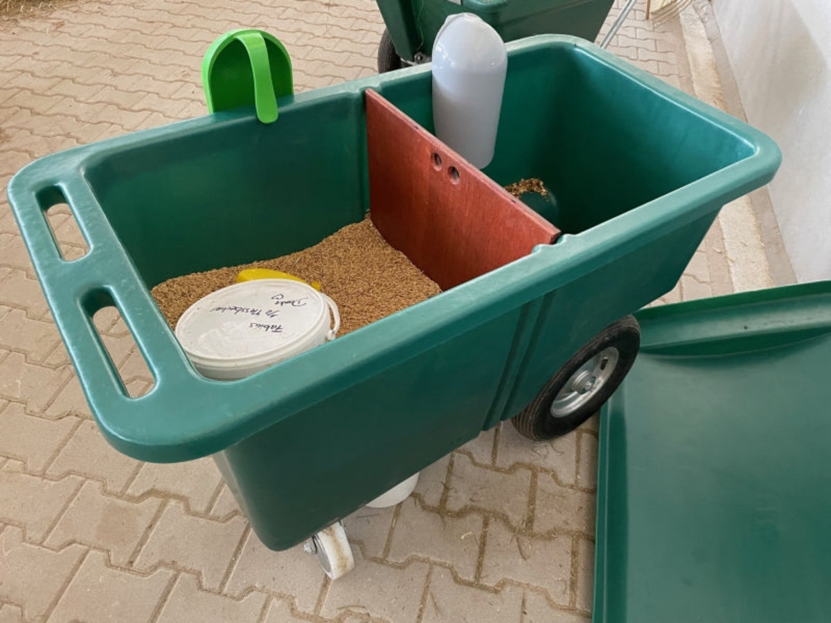 Futterwagen schmal von JFCAGRI  – ideal für jede Stallgasse