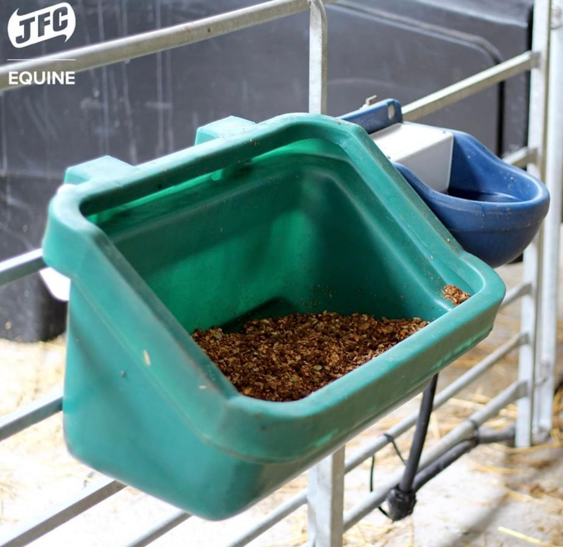 Futtertrog zum Einhängen – Für Stall und Weide