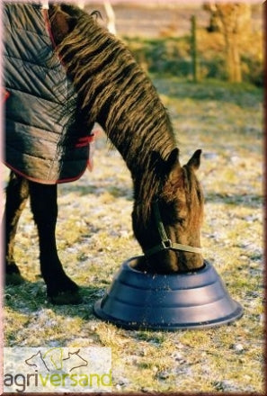 Bodenfuttertrog EQ3 – Pferdetrog für natürliche Fütterung am Boden