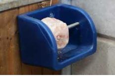 Lecksteinhalter -Mineralhalter doppelwandige Qualität für Stall und Weide