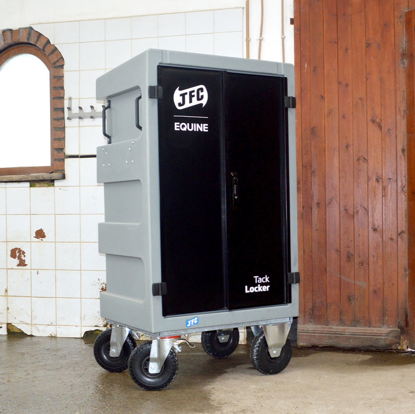 JFC Sattelschrank für Reitausrüstung – Perfekte Organisation für Stall und Anhänger